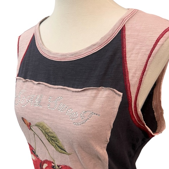 Chic Cherry Print Sleeveless Tank Muscle Tee, large, gray, pink, red NEW trendy - Picture 8 of 13